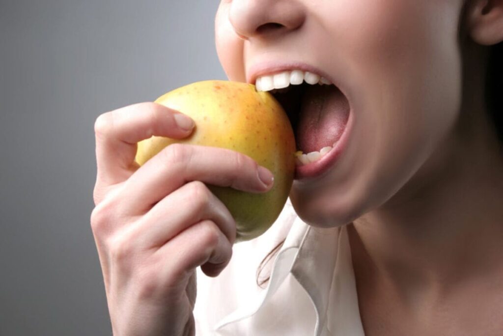 qué comer después de implantes dentales